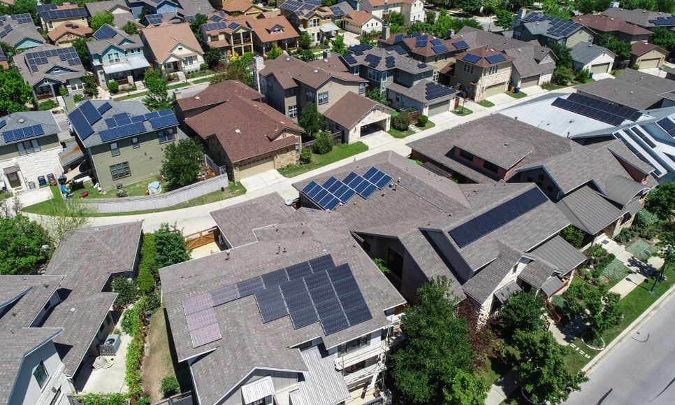 aerial-view-of-solar-energy-systems-on-multiple-homes<br />
